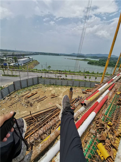 晋江市作业中发生设备损坏或人员意外，责任怎么划分？