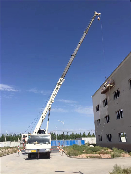 晋江市“轻装强干”—— 吊车的 “轻量化臂架” 技术